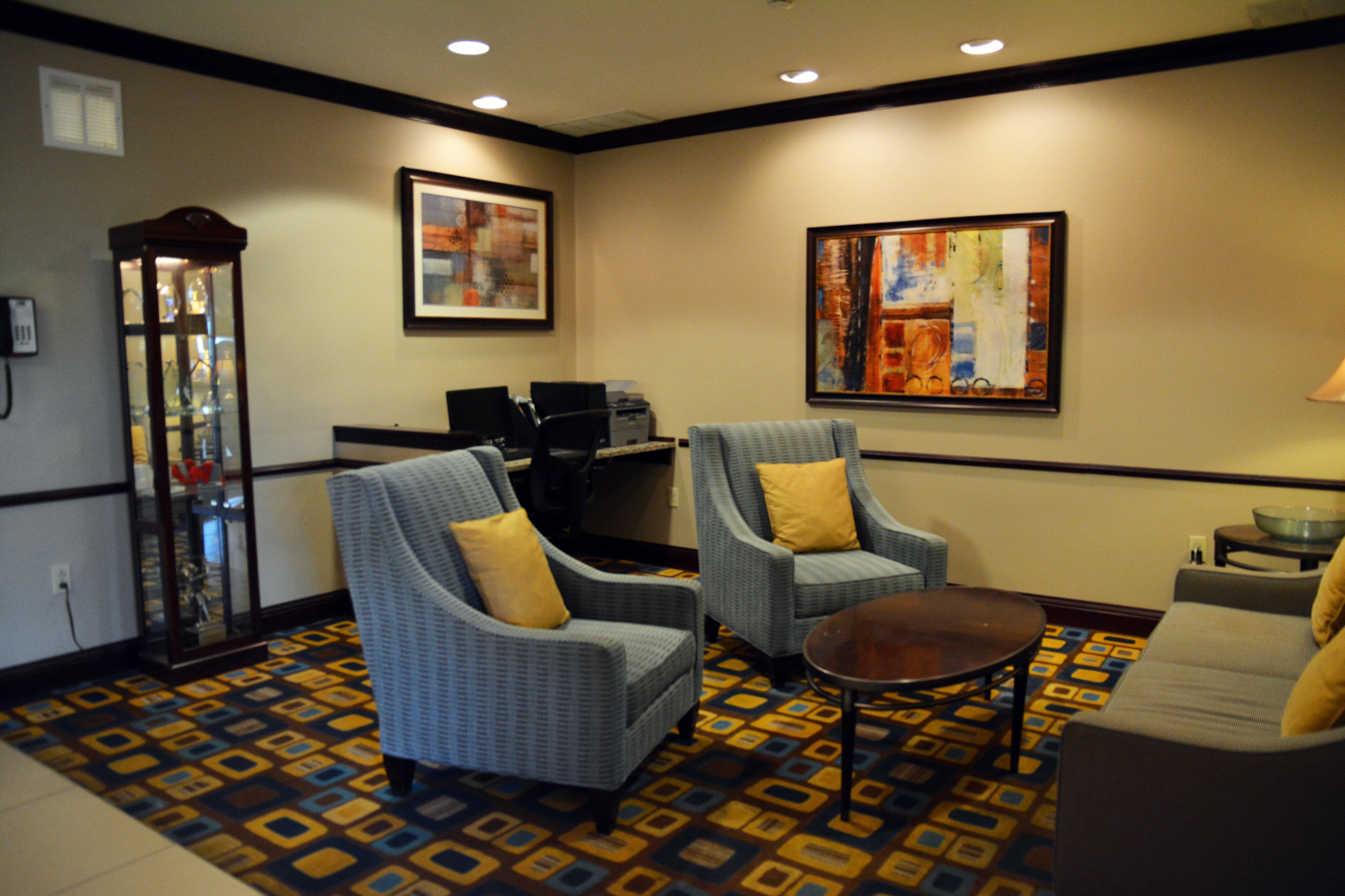 Holiday Inn Express & Suites Youngstown West I 80, An Ihg Hotel Exterior foto