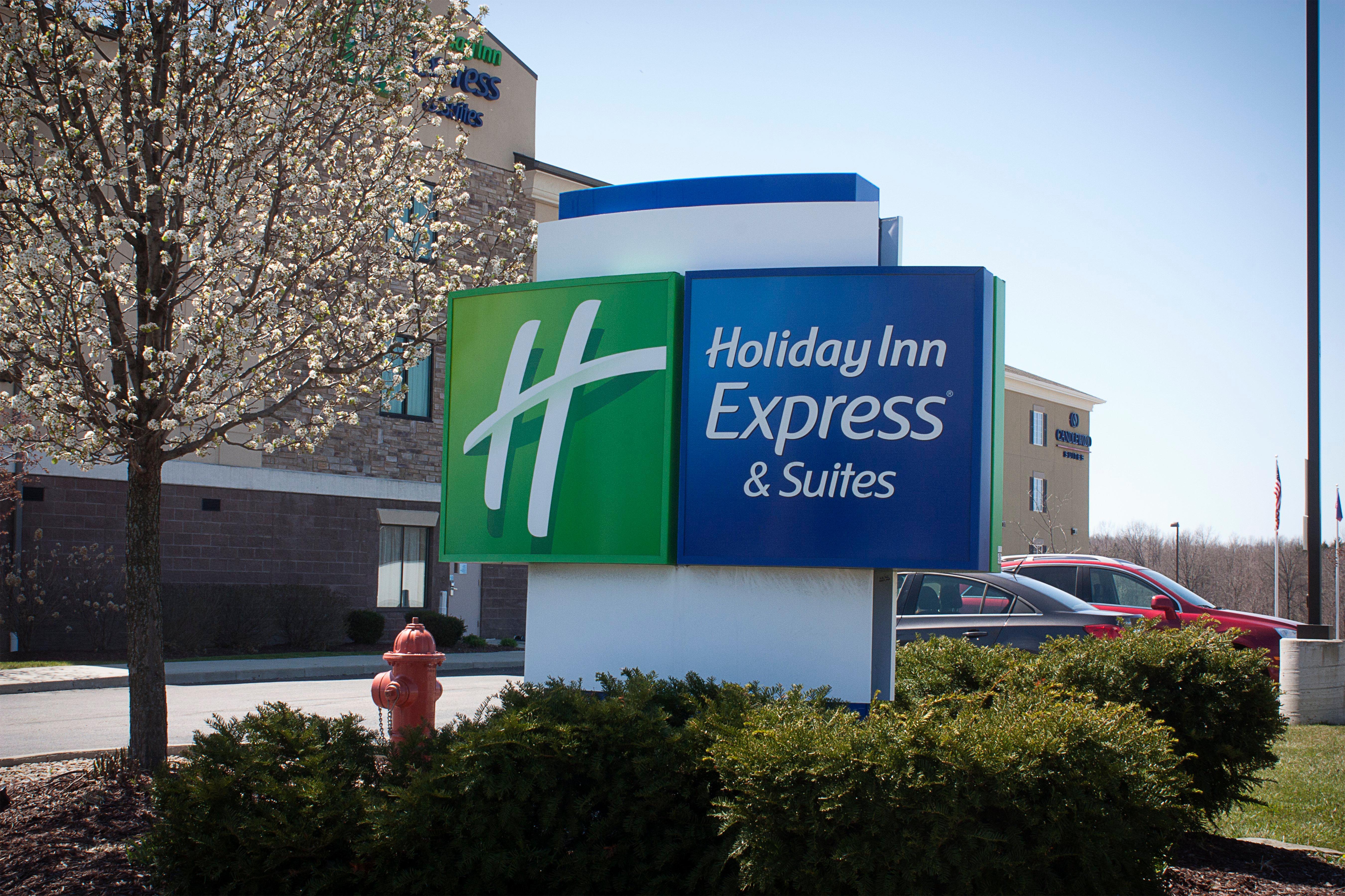 Holiday Inn Express & Suites Youngstown West I 80, An Ihg Hotel Exterior foto