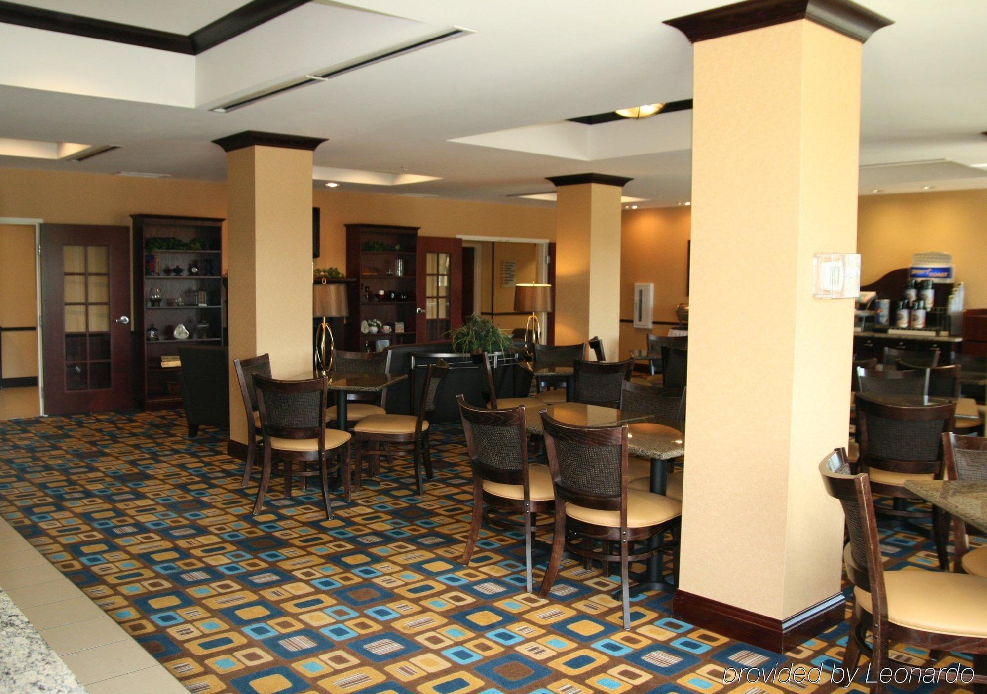 Holiday Inn Express & Suites Youngstown West I 80, An Ihg Hotel Exterior foto
