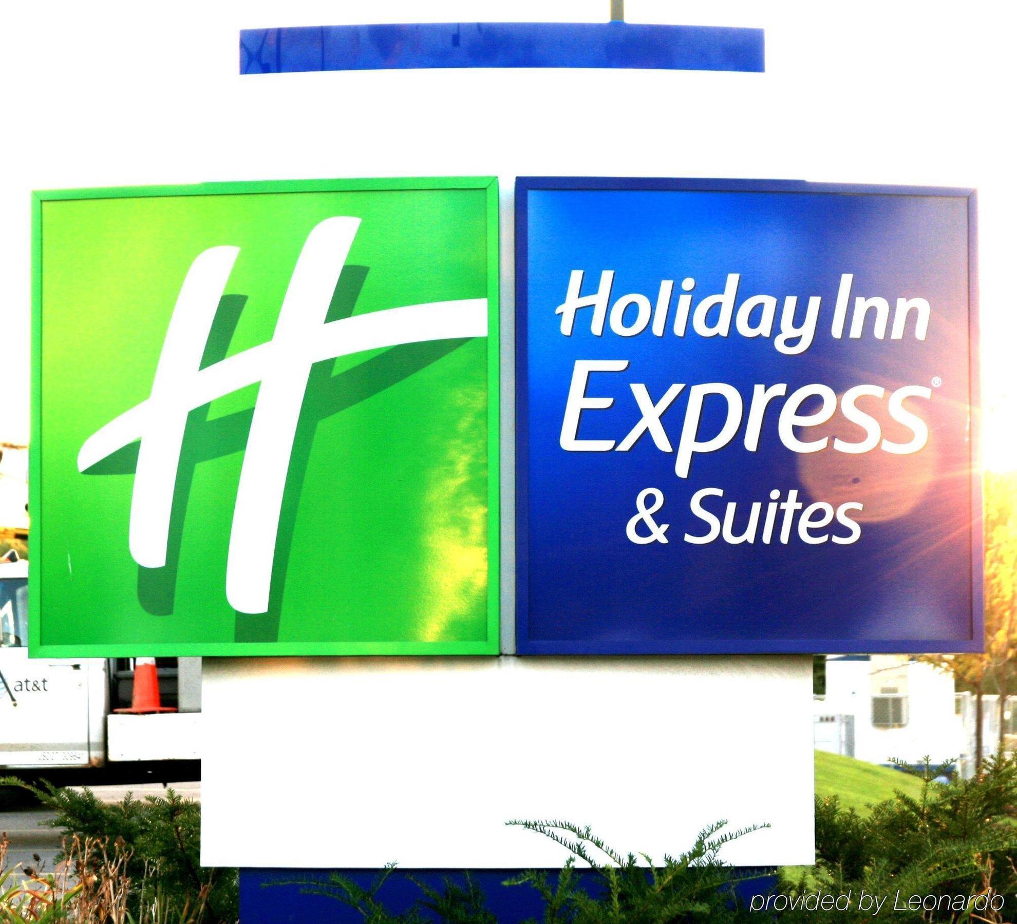 Holiday Inn Express & Suites Youngstown West I 80, An Ihg Hotel Exterior foto