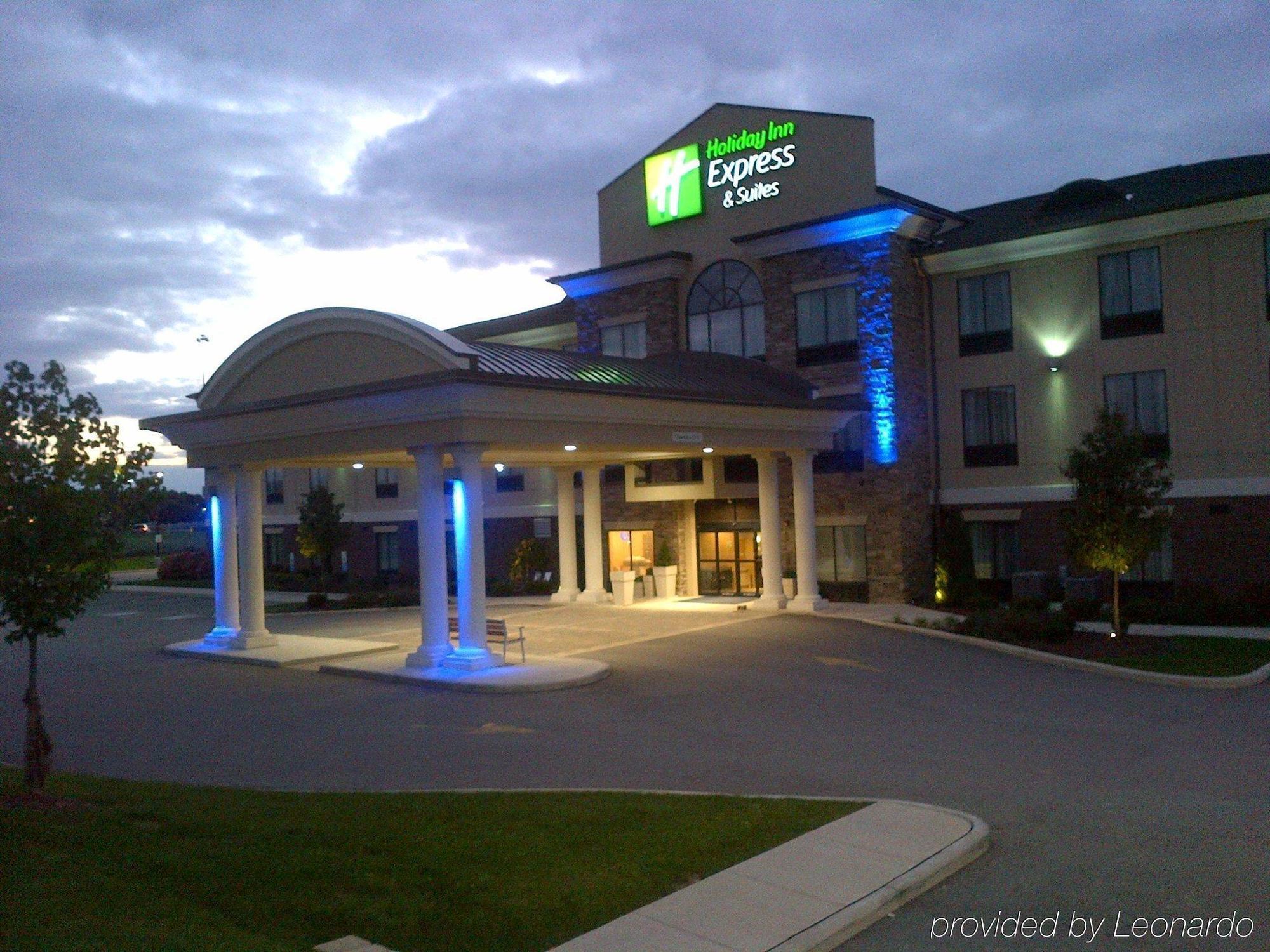 Holiday Inn Express & Suites Youngstown West I 80, An Ihg Hotel Exterior foto